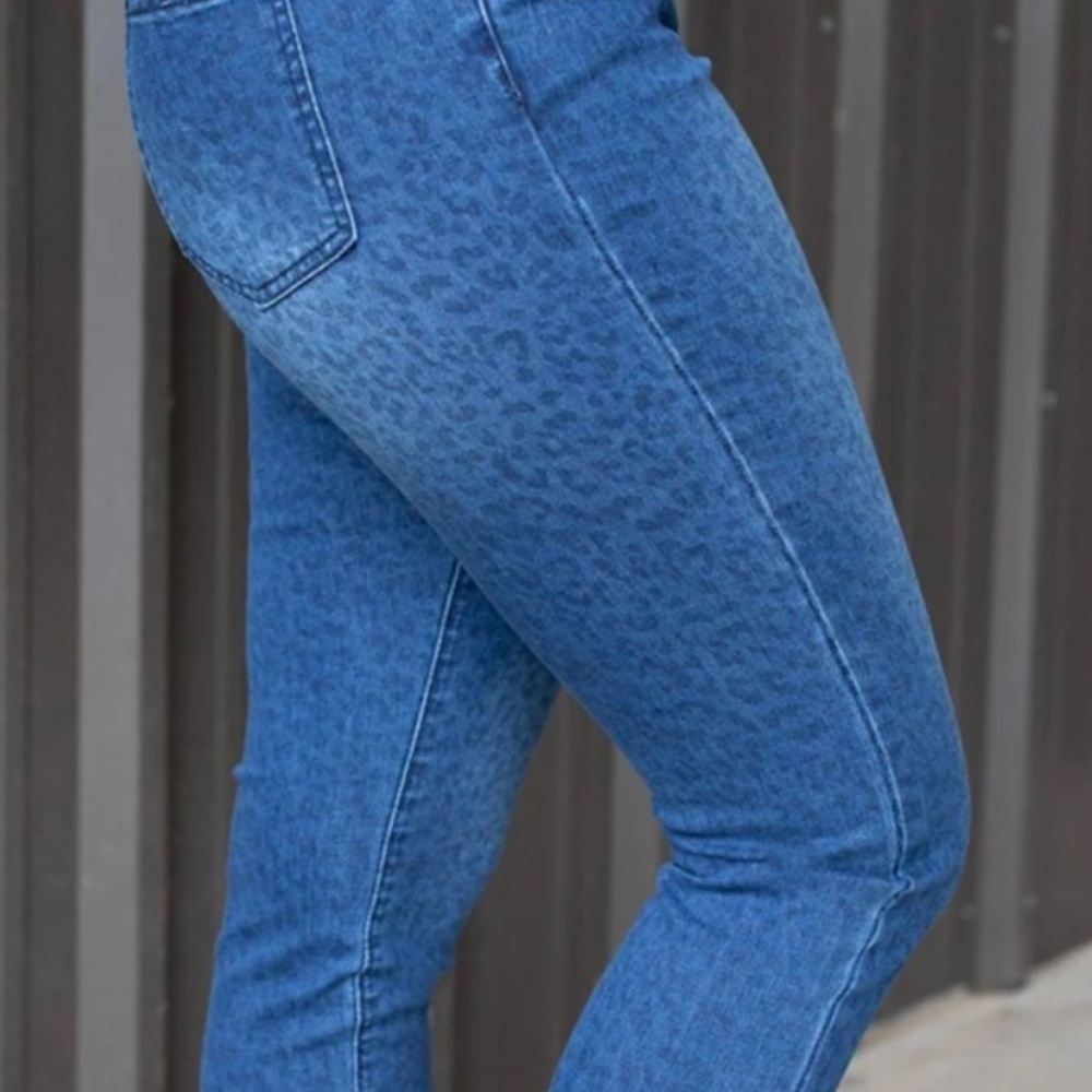 Denim Joggers High Rise Indigo Leopard Frayed Hem Drawstring Waist Size Medium - Picture 4 of 16
